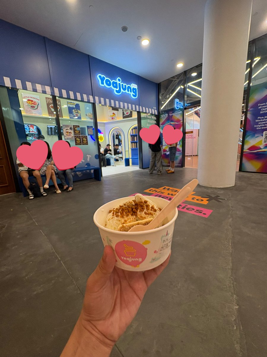 javvycumpy's tweet image. yochi was so crowded today so i went to yoajung it was sogood🥲🥲🫶