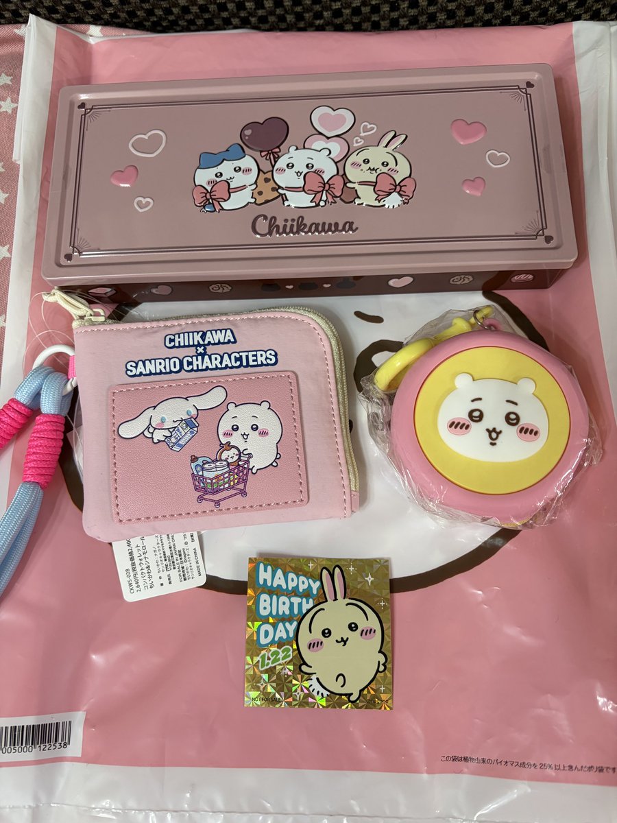 _chiiyula_'s tweet photo. ちいマ&amp;ちいかわらんど購入品❣️
先月ちいマでポチったのがやっと届いた❣️
Kiramekkoちいメロ、ちいマでポチったの忘れてて先週らんどで買ったから2個目になっちゃった😂
らんどではサンリオコラボのお財布と先週買えなかった缶のチョコGETできました❣️
#ちいかわ #ちいかわ好きと繋がりたい #ちい活 https://t.co/9TVSHToBxU
