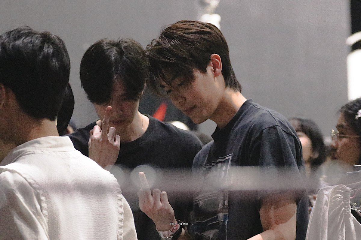 morningstarqx's tweet image. พฤติกรรมเหมือนคนแอบคบกันละหนีมาเที่ยวสุด ๆ 🖤 .

#dewtee #dew_jsu #tee_vtp