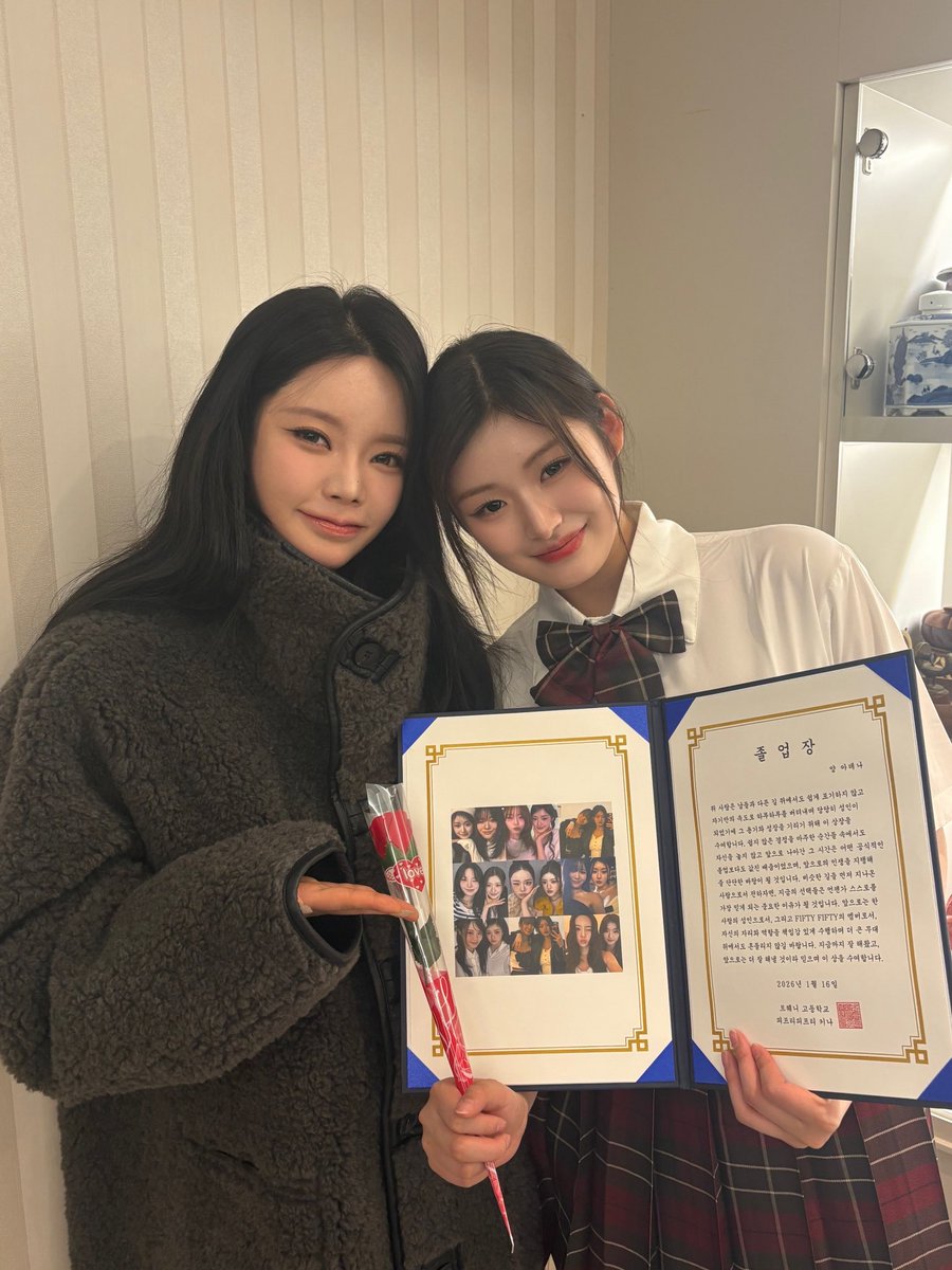 fifipopbase's tweet image. FIFTY FIFTY’s Keena celebrates Athena’s graduation and coming of age in a heartfelt Weverse post.

“Before I knew it, our one and only youngest has become an adult.
Because I couldn’t properly have a graduation ceremony when I was young, that regret stayed with me for a long…