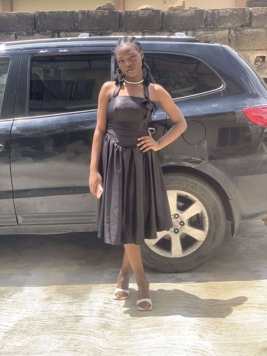 bello_tohe2036's tweet image. A Day I Will Never Forget
THE CAUSE OF THE SCARS YOU'RE SEEING IN THE PICTURE BELOW!
I was about 8 or 9 years old when this happened, but till today, the memory is still very clear in my head.
My mum sold recharge cards alongside ropes. That evening, a neighbour came to buy a…