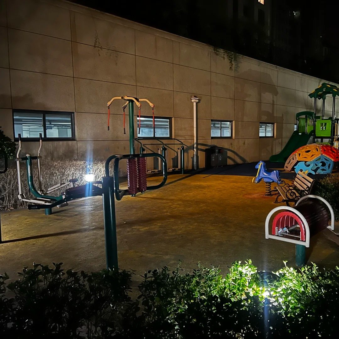 RunBookmark7's tweet image. コミュニティの階下にある子供の遊び場を見て、子供の頃のいろいろなことを思い出しました