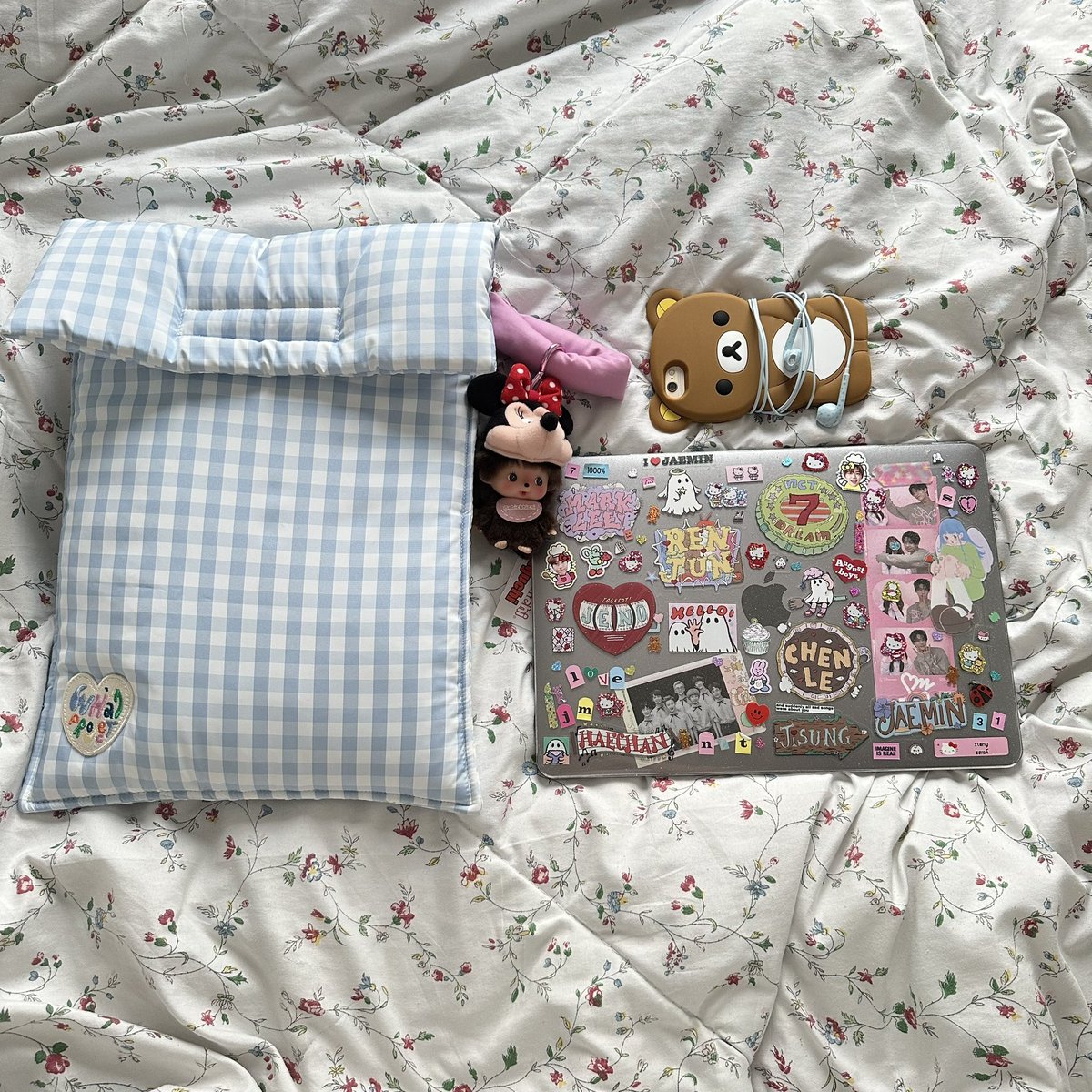 enjoysunsan's tweet image. new laptop bag &amp;lt;3 🥧🐬♥️