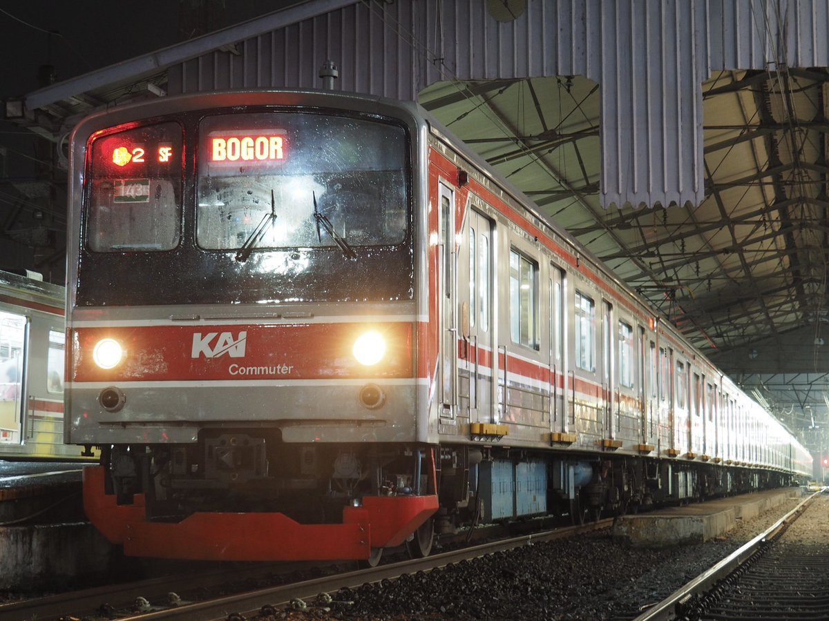 雨のBOGOR駅が良すぎた
これからホテルに帰る