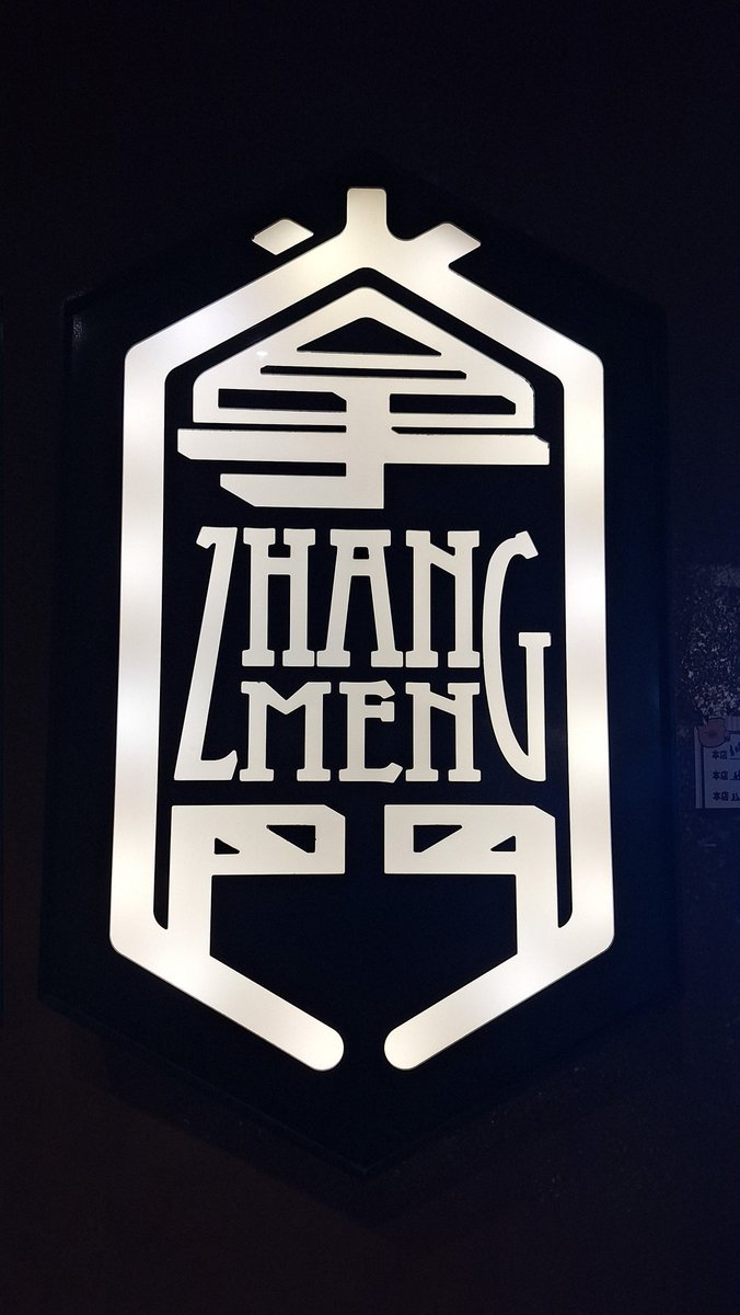 高雄好熱，可以穿短袖。