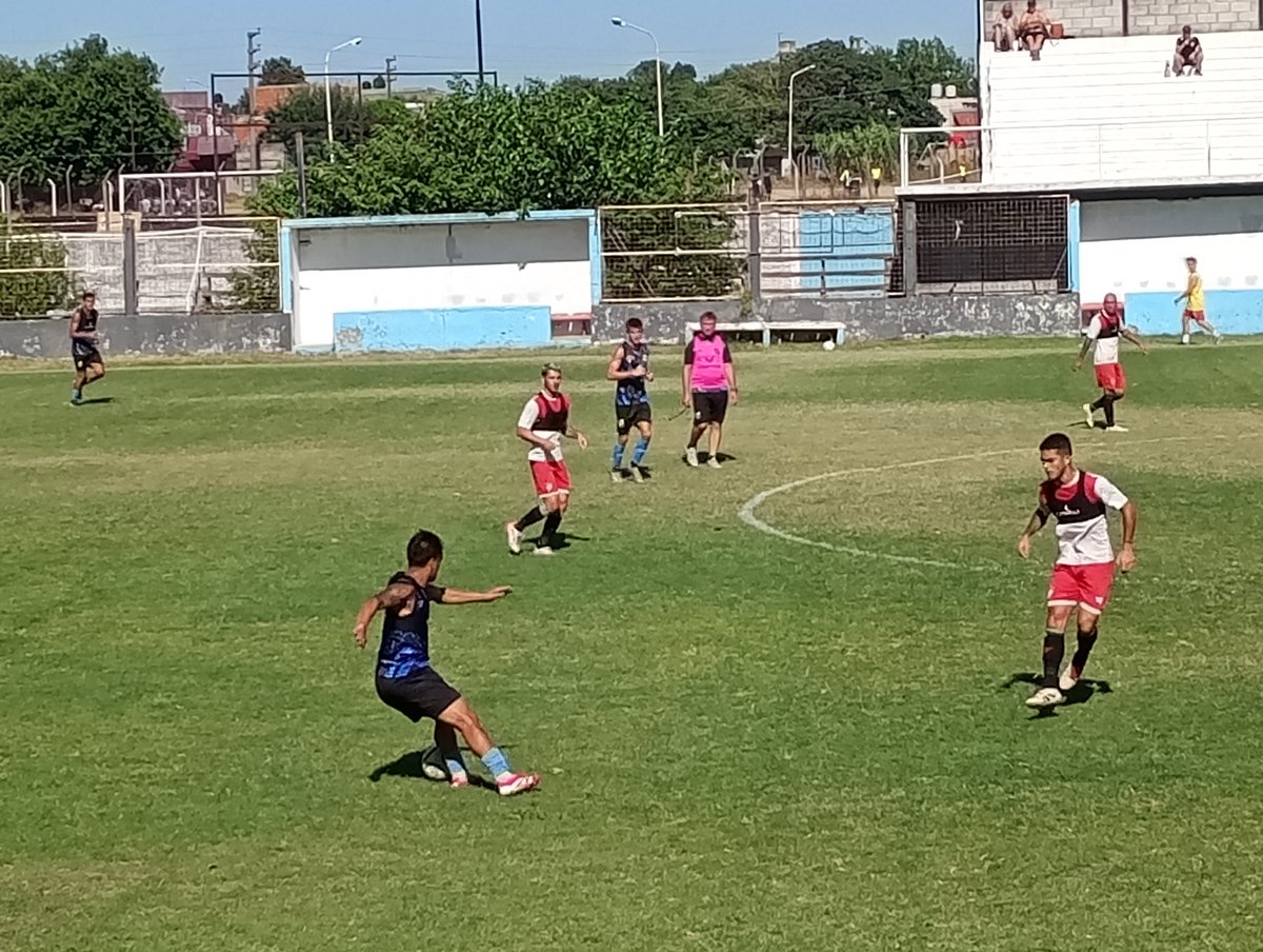 #Cañuelas ⚽ Derrota en Villegas. En su segundo amistoso, el "Tambero" cayó 1-0 ante Liniers. La formación: Francesconi; Coyette, Demario, Ybarra y Scelzi; Lazarte, Quagliano, Fernández y Acuña; Aguirre y Tarrío. Jugaron un bloque de 45'.

🇦🇹🇦🇹🇦🇹🇦🇹