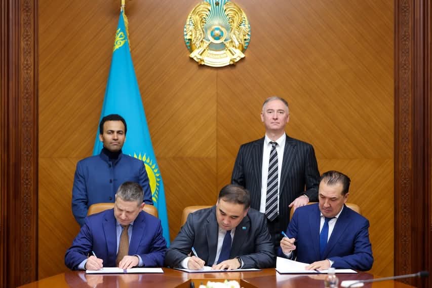 KZEmbassyFR's tweet image. L'akimat de Shymkent &amp;amp; @Veolia ont signé un #mémorandum de🤝 dans le secteur des services publics.Le #partenariat porte sur l’amélioration des services communaux et la mise en œuvre de solutions techniques dans les domaines de l'eau,de l’énergie &amp;amp; du chauffage
#investinkazakhstan