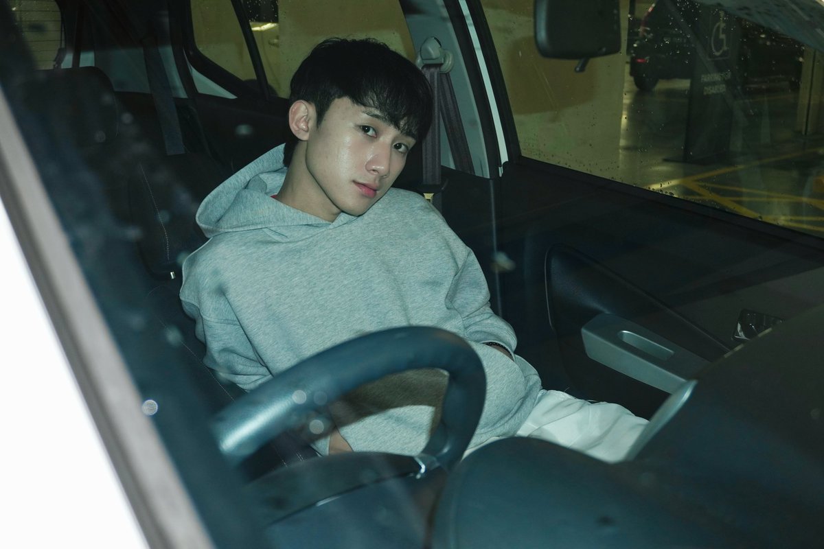 mxdeen_'s tweet image. Okay now I can post like usual again since I've finished all my assignments !