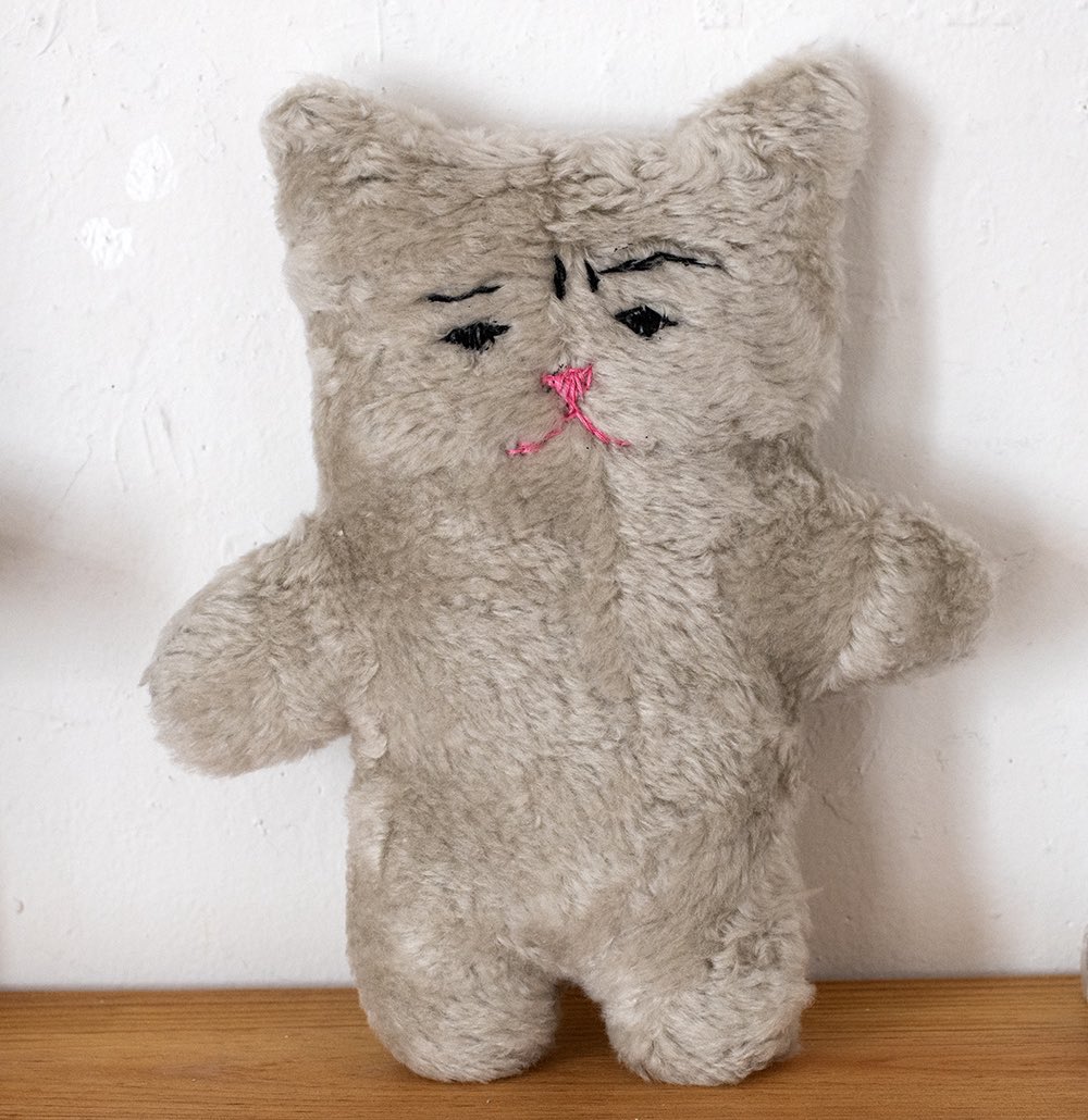 douxdimanche's tweet image. 📯NEW ARRIVALS 📯「ぬいきものたち　旅する縫い絵アトリエ exhibition」より、縫い絵作家の大島亜佐子さん による作品の一部をWEBショップでご紹介しています💘

会期中 25(日)18:00 まで期間限定でのお取り扱いとなりますので、ぜひオンラインでもお楽しみくださいね🪡🧵

2dimanche.shop-pro.jp/?mode=cate&amp;amp;cbi…