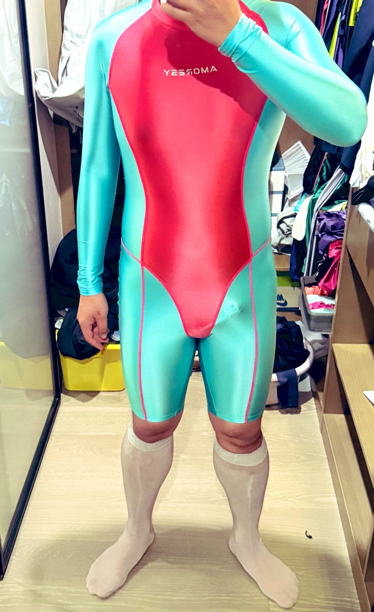 同色系AMORESY！
新款到货啦，穿上很赞，期待更多作品
#AMORESY #紧身  #Lycra