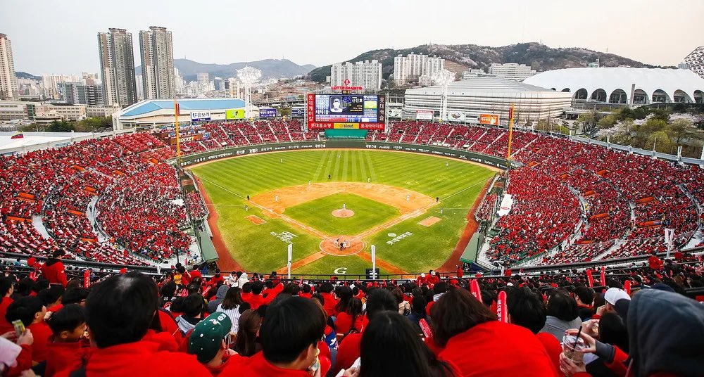 내가 롯데팬이여서가 아니라 사직구장은 진짜 이쁜 구장임