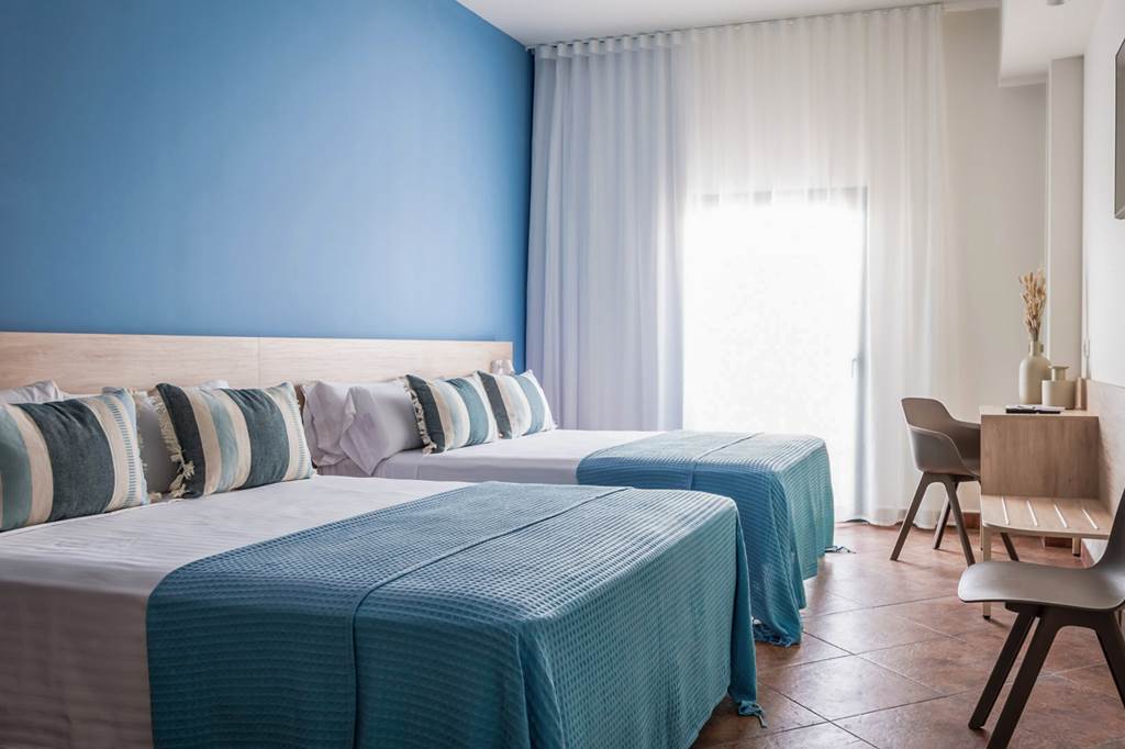 Summer family break for under £3,000?
7 nights All Inc at 4* Alegria Colonial Mar Aquafun, Roquetas de Mar, family of 4.
🏖️Beachfront
💦On‑site aquapark
✈️Birmingham – 20 Aug 2026
🛏️Classic room (sleeps 4)
🚐Express transfers &amp; luggage
⭐Great reviews
💰£2,860
📞01773 305 270