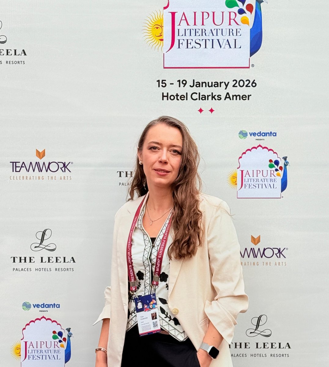 AustriaUkraine's tweet photo. An evening where poetry became a bridge across borders.
Yuliya Musakovska’s verses echoed with memory, resilience, and lyrical grace at the Jaipur Literature Festival.
@UA_Institute @JaipurLitFest 
@UkrembInd
@AustriainIndia https://t.co/1DS8RlCPds
