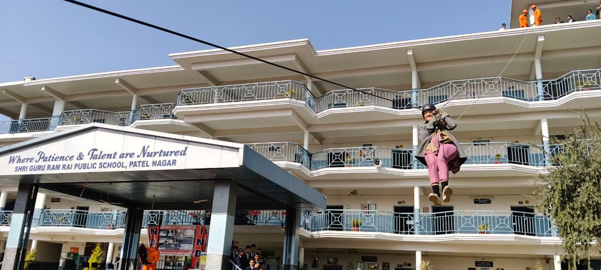 15bnNdrf's tweet image. Team 15 BN NDRF conducted a School Safety Programme (SSP) at SSGR, Patel Nagar, Dehradun (UKD).

👇 Topics covered:
🔸Role of NDRF &amp;amp; disaster preparedness
🔹CPR, FBAO &amp;amp; BLS | bleeding control
🔸Rope rescue techniques
🔹Fire safety &amp;amp; Earthquake do’s &amp;amp; don’ts
👥 Beneficiaries: 600