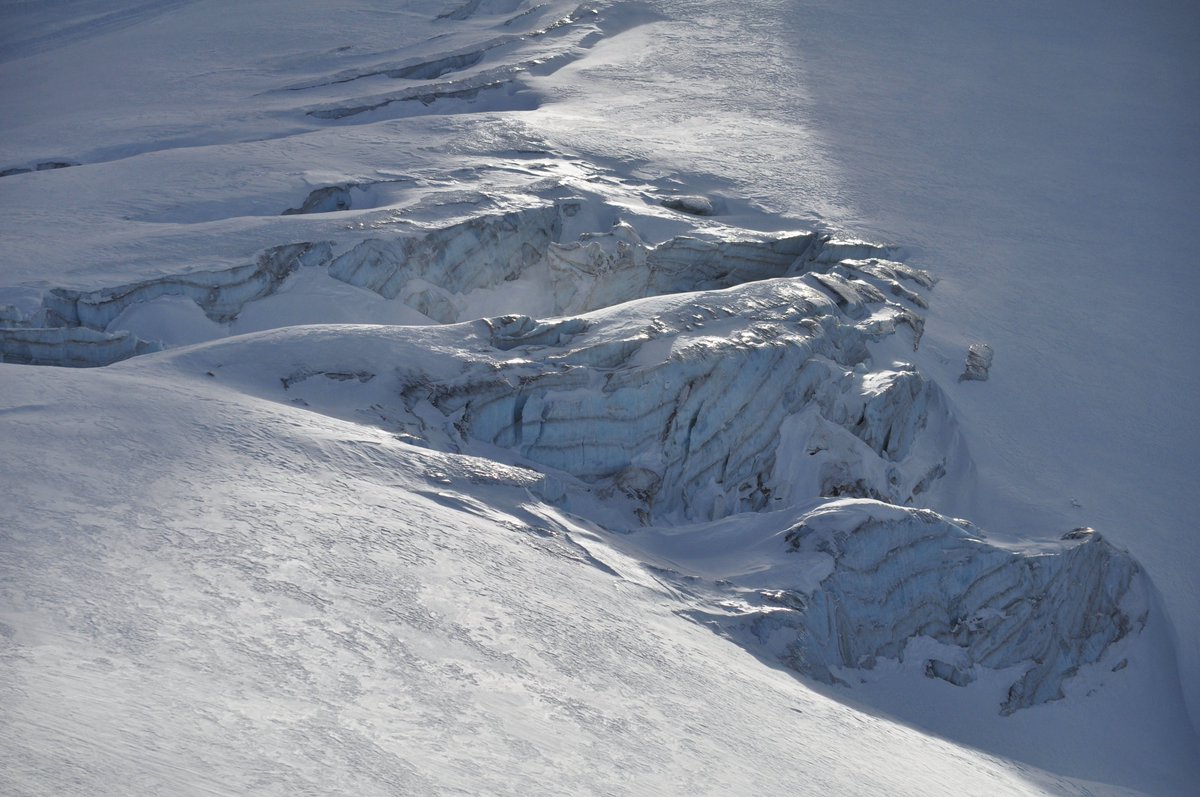 Zooming on some Seracs of the Glacier de la Girose.