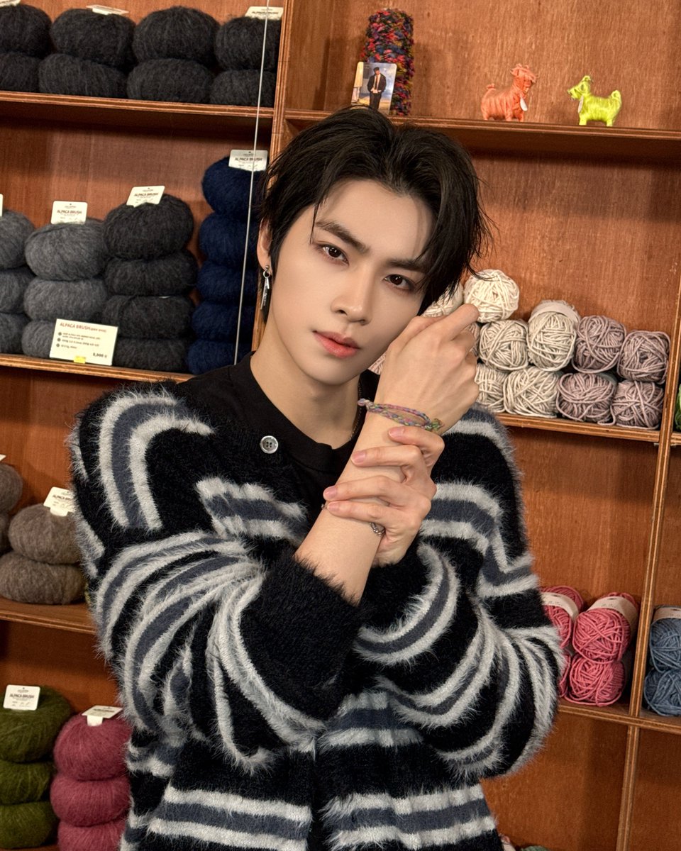 WayV_official's tweet image. 🔗✌️

#XIAOJUN
#HappyWayVDay
#WayV_7thAnniversary  
#威神V出道七周年快乐
#오래보자_웨이션브이_7주년
#WayV #威神V