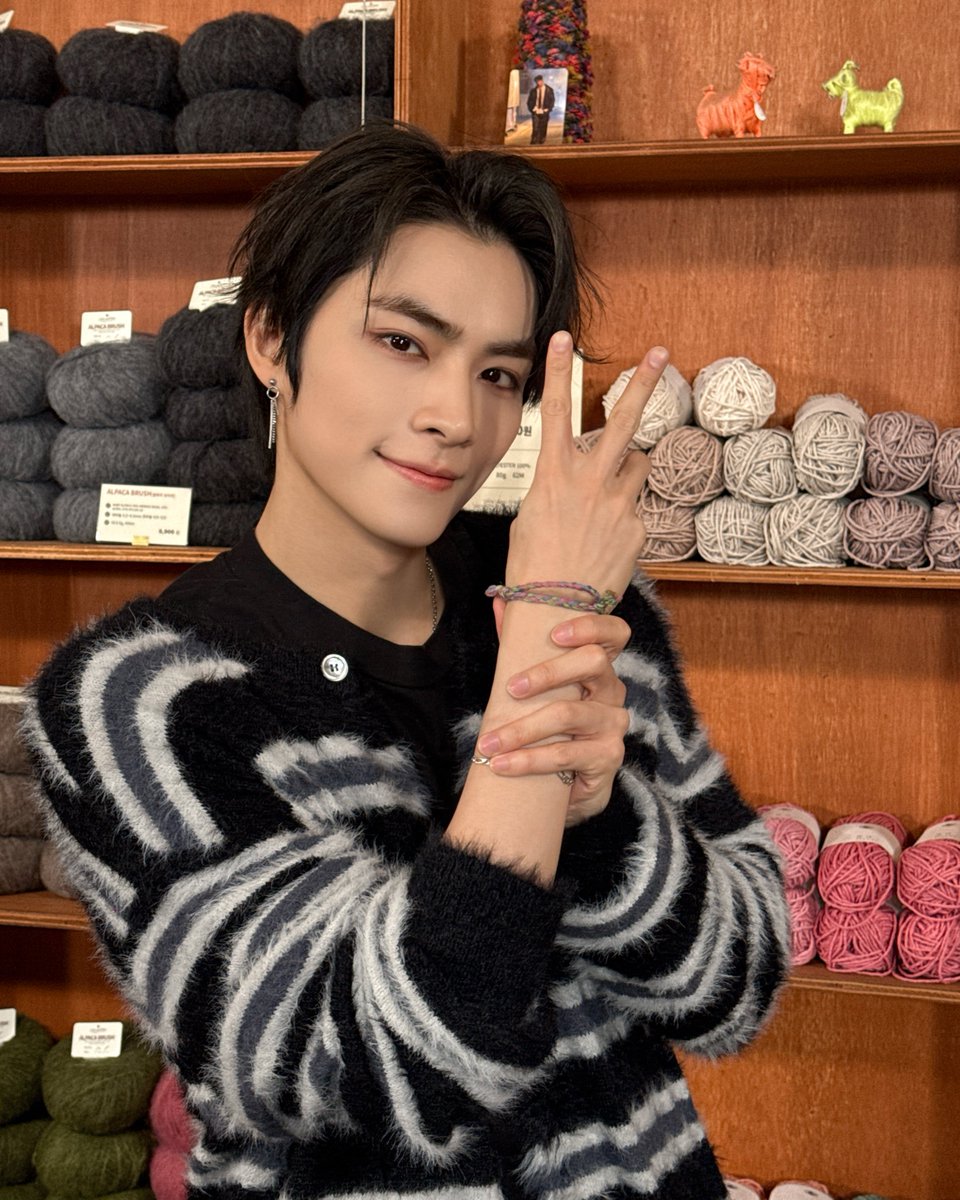 WayV_official's tweet image. 🔗✌️

#XIAOJUN
#HappyWayVDay
#WayV_7thAnniversary  
#威神V出道七周年快乐
#오래보자_웨이션브이_7주년
#WayV #威神V