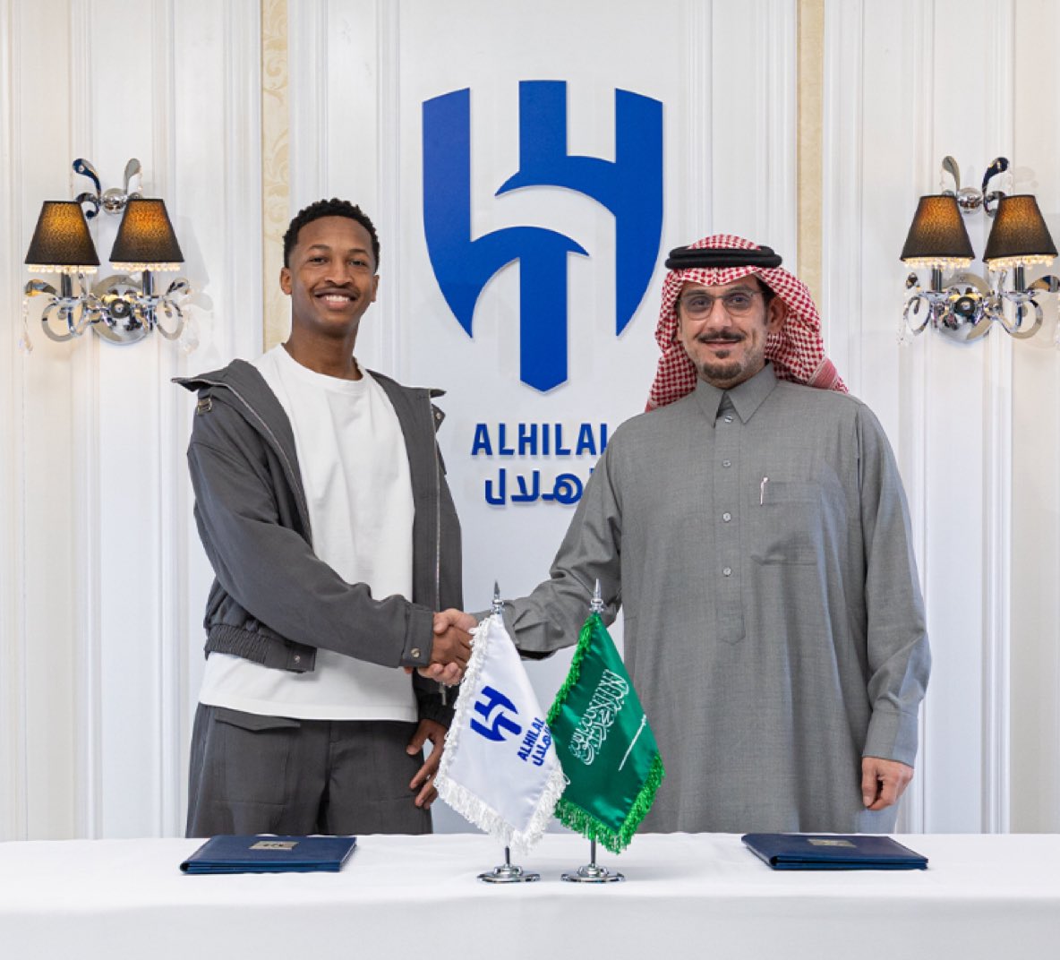 نادي #الهلال يقدم شكره عبر بيان رسمي لسمو الأمير الوليد بن طلال على تكفله بصفقة مراد هوساوي 💙