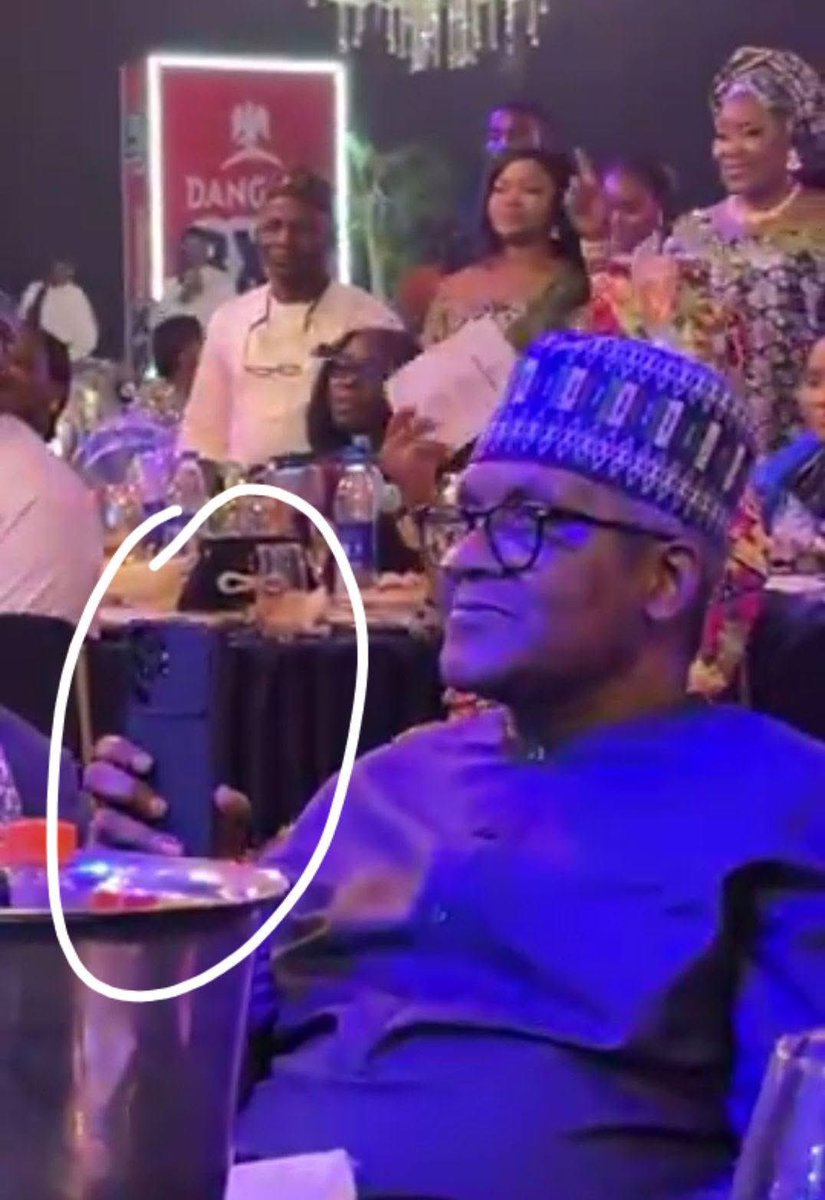 yL_IN_LAGOS's tweet photo. I’m just curious o but why do top billionaires prefer Android phones It’s not that they can’t afford iPhone 17 Pro Max but yet they still choose An android why 🤔🤔 https://t.co/0z6hoFgiLh