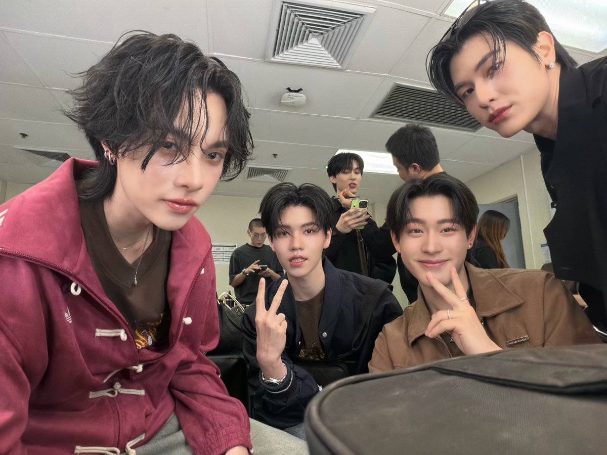 มาให้กำลังใจค้าบ 

#KhemjiraConcertDay1