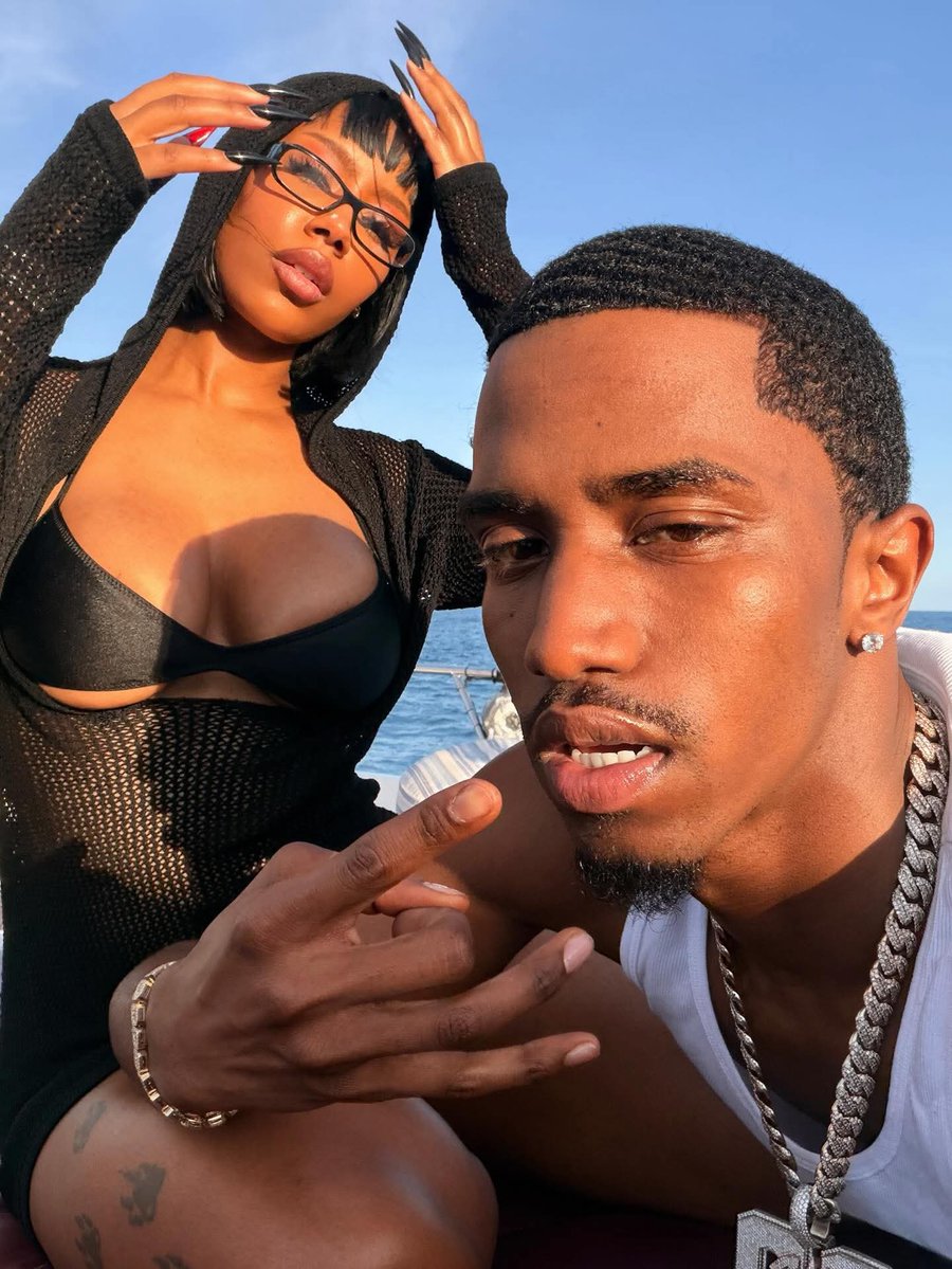 PH_Socials's tweet image. See person wey him papa dey for prison 

Next of kin dey cruise seriously 😄😄