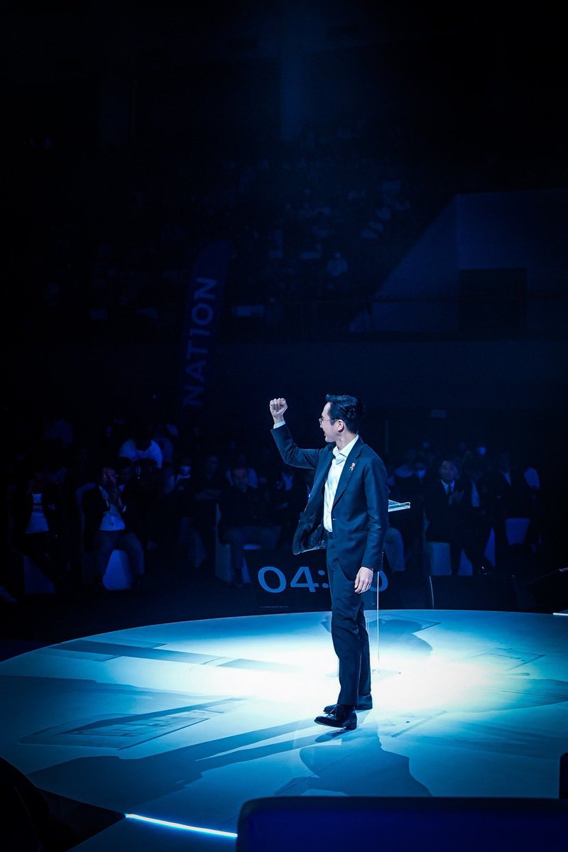 คำถามบนเวที “Nation Debate” - ถ้าได้เป็นผู้นำประเทศอะไรคือเรื่องเร่งด่วนที่สุดที่จะสร้างจุดเปลี่ยนให้กับประเทศไทยเห็นผลเป็นรูปธรรมภายใน 1 ปีแรก

ศ.ดร.ยศชนัน ตอบ - การเปลี่ยนแปลงประเทศไทยให้เป็นประเทศเศรษฐกิจรายได้สูงและมูลค่าสูง โดยเริ่มจากการทำงานแบบสมานฉันท์ใน 100 วันแรก