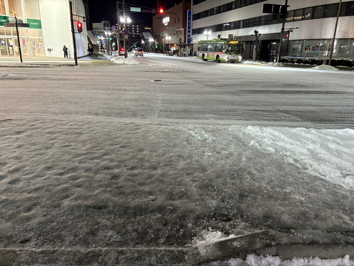 盛岡で何年かぶりに厚く凍結した路面を見て、八戸時代を思い出して懐かしい気持ち。