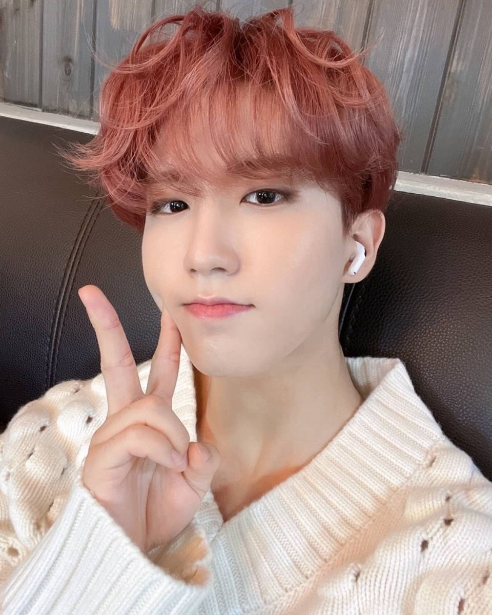 rasilarr's tweet image. THE HAIR COLOR OMG HE’S BAAACCK