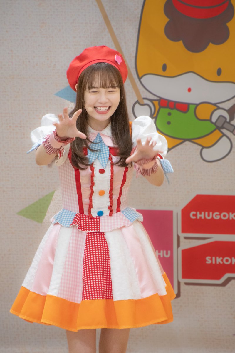 llb122's tweet photo. 劇団ぐんまちゃんの歌のおねえさん みゆうお姉さん

めちゃめちゃ歌上手くて表情コロコロ変わって可愛くて、めちゃめちゃアイドルでいっぱい撮ってしまったので出す😻😻😻

ダンス練習の時の生歌音源すぎてびっくりした~！

#劇団ぐんまちゃん #ぐんまちゃん
#日本全国なかよしキャラバン https://t.co/3vbSEpARLQ
