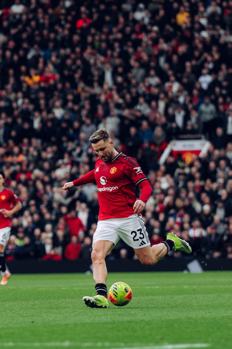 ManUtd's tweet image. Looking to break the deadlock 🔓