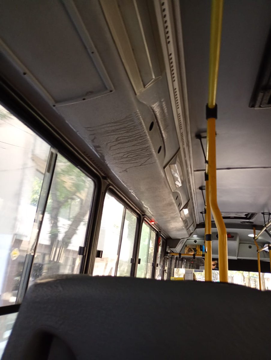 ClaudioGer66958's tweet image. Rosario: 100% de las unidades con aire acondicionado...
Pero si no le hacen mantenimiento estamos peor que antes pues llueve adentro del colectivo
Unidad 3270 a las 9:00
@RosarioResponde 
@pablojavkin 
@mariuschmuck_ 
@GrupoRosarioBus 
@Multisecros24