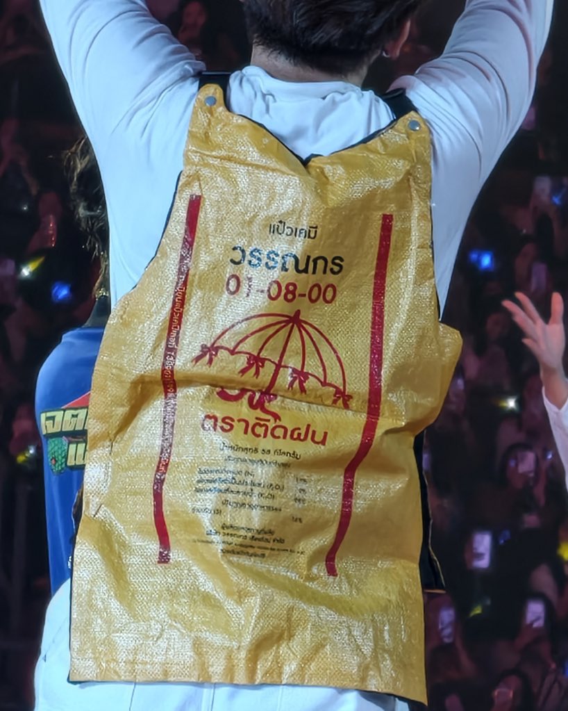 พึ่งเห็นชุดแดนซ์เซอร์555555555665
“แป๋วเคมี วรรณกร ตราติดฝน” 5555555

KNP TFO CONCERT
#KhemjiraConcertDay1
#FirstOne