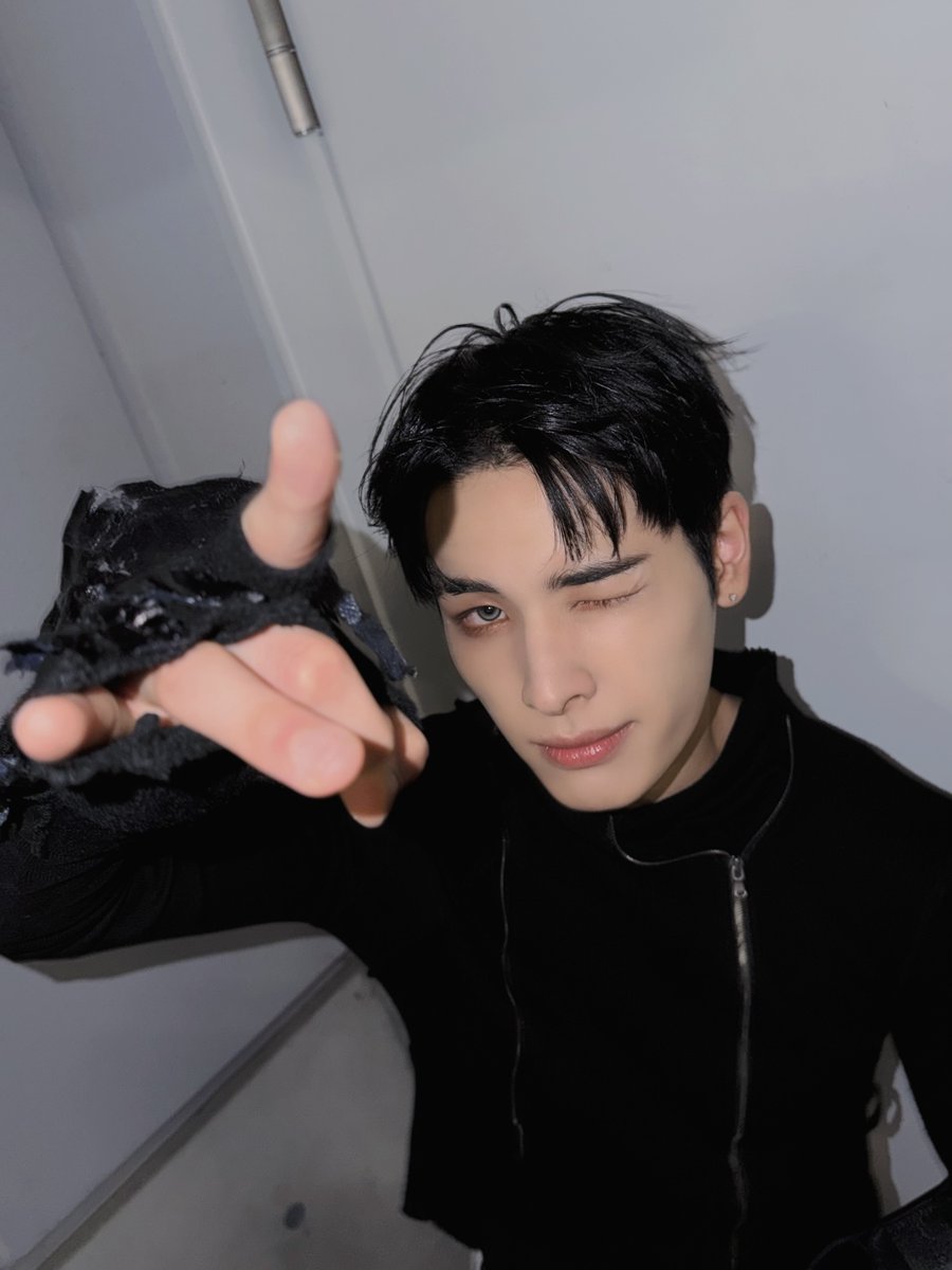 🐻‍❄️💭 [260117 - 20:06KST] (1/2) : *📸x7* : A present〜 : I