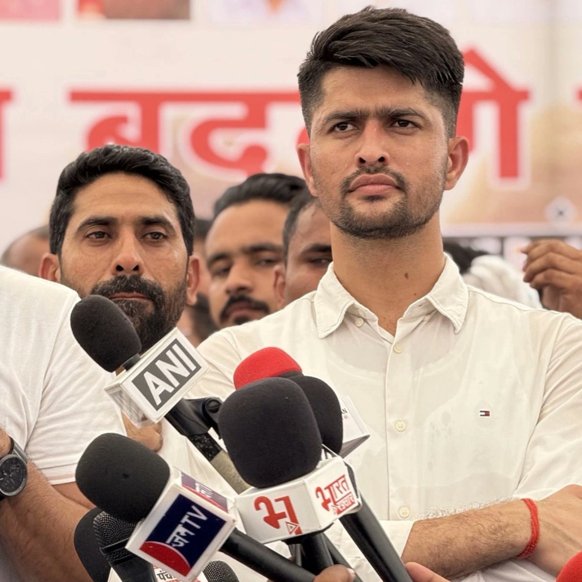 चौधरी जनता की आवाज बनकर
 हमेशा तैयार रहते हैं 
<a href="/NirmlChoudhary/">Nirmal Choudhary</a> 
#NirmalChoudhary