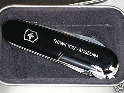 I love that 20 yrs later she still gifts a knife to the crew when they wrap a movie