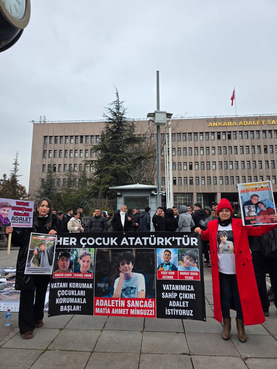 "Görmezden geldikçe bu fotoğraflar çoğalmaya devam edecek. Akran zorbalığı kader değil, bir insanlık suçudur." #SessizKalma