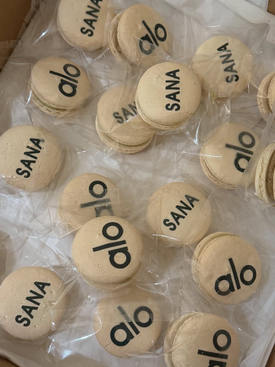 Minatwozaky's tweet image. Eat it up! – alo