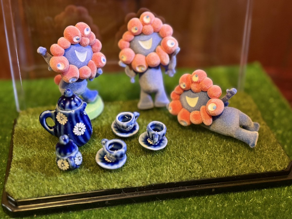 大阪お土産で神々のお茶会を作って遊んでしまった。