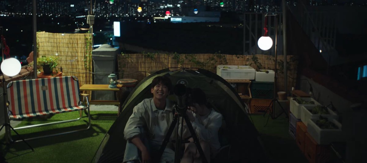 cinedahyun's tweet image. ignoring the other factors i loved the playful romantic atmosphere in this scene — they’re gazing at the stars and their dynamics as best friends is still there despite being lovers. dir. jo was very clear about this in the press con #LoveMe #DAHYUN #다현