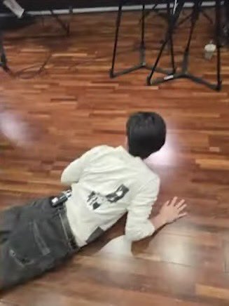 meongpool's tweet image. 못가!                                     하이힐이면말을해줘야지
못헤어져!                               아너무아프다미안해
헤어질거면
나밟고가!!