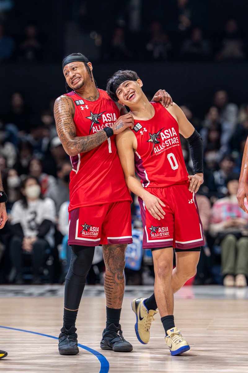 この2人すごい仲良さそう🤝

#rayparksjr #大阪エヴェッサ
#游艾喆　#滋賀レイクス