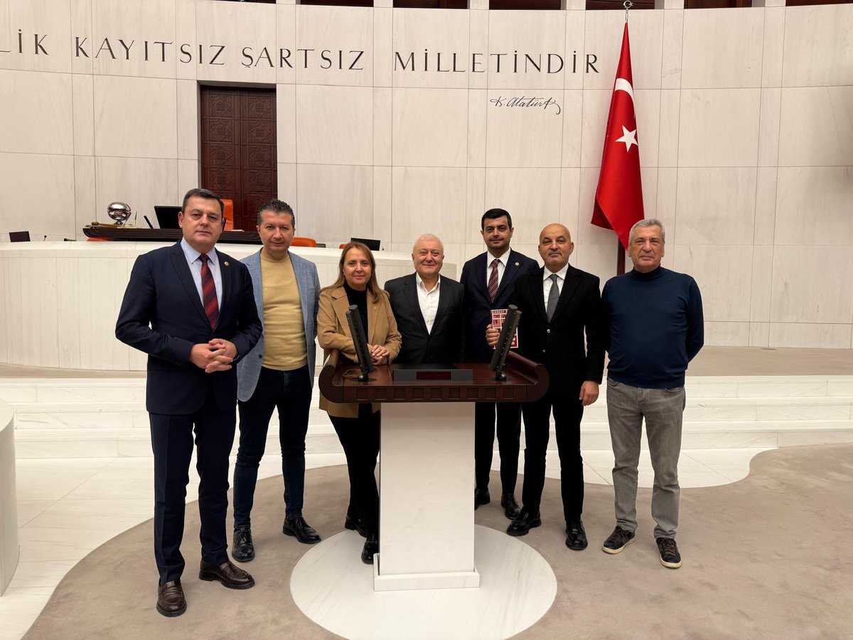 Emekliler hakkını alana kadar nöbetimiz devam edecek.. 

Kurtuluş yok tek başına, ya hep beraber ya hiç birimiz!