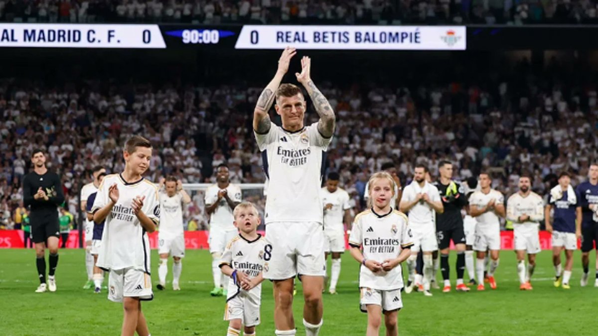 YasujiroOficial's tweet photo. Si ya lo dijo Toni Kroos: "Si solo aplaudes en la gloria, pero te desvaneces en la derrota, nunca fuiste verdaderamente uno de nosotros" https://t.co/KzapVuARui