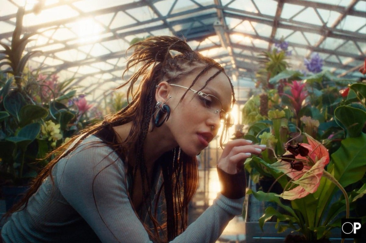 OpticalPrism's tweet image. A new collection is blooming at Gentle Monster, and it feels equal parts dreamy and unexpected. The details behind this one are as imaginative as the name suggests.
#EyewearDesign #FashionEyewear #StyleInspiration 
opticalprism.ca/gentle-monster…