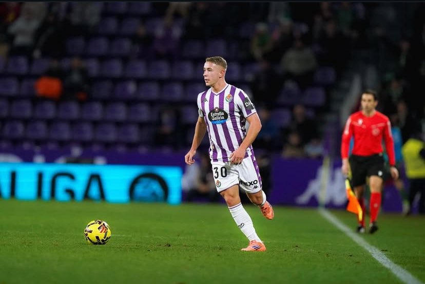 Espero que Victor Orta esté tomando nota de los 3 partidos, más que serios, que viene haciendo Hugo San

El dinero para fichar un lateral izquierdo, que vaya destinado a por el gol, y el Carlos Clerc puede ir cogiendo ticket de vuelta a Badalona