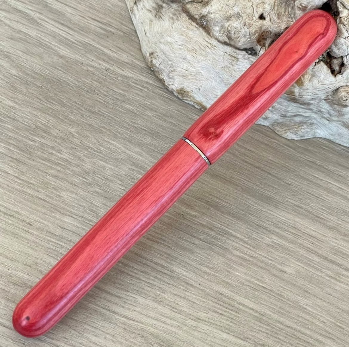 商品紹介です
WISH万年筆 / ピンクアイボリー / クローズエンドスタイル / 一点もの 511159 / 交換用ペン先Ｆ・インクカートリッジ・コンバータ 付き

是非ご覧ください😊

mukuya.stores.jp/items/6922f3a9…