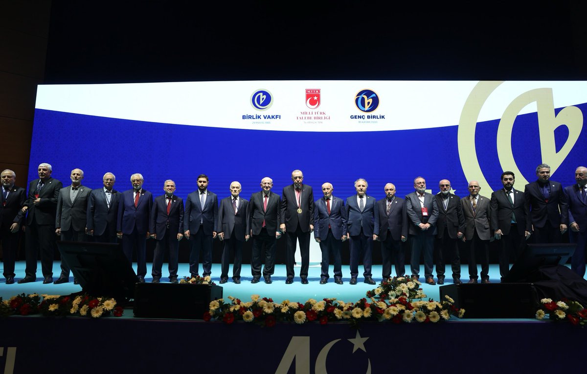 iletisim's tweet photo. Cumhurbaşkanımız Sayın Recep Tayyip Erdoğan, Birlik Vakfı 40. Kuruluş Yıl Dönümü Programı’nda konuştu.

https://t.co/dYNTbaDNzw https://t.co/I71pnxLyhH