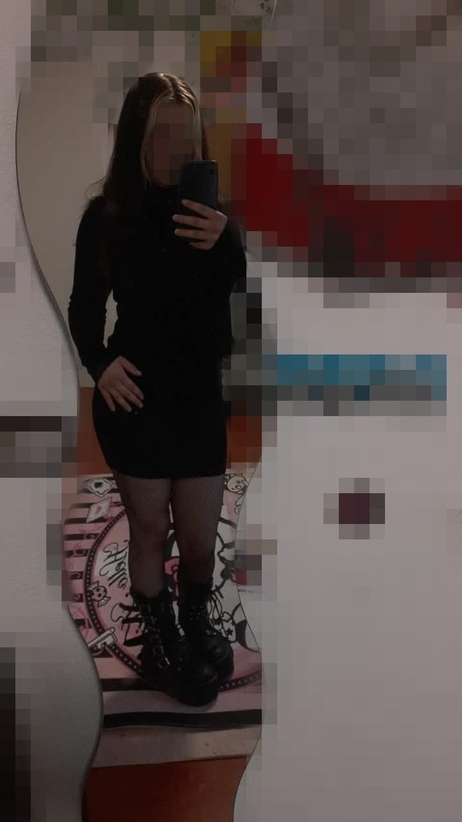 So neues Jahr neuer Start, ich weiß ihr seit gierig und süchtig und jetzt bin ich wieder da😈 also ab auf die knie und ordentlich hallo sagen 

#herrin #findom #findomme #femdom #paypig #moneydom #mistress #geldherrin #geldsklave #zahlsklave