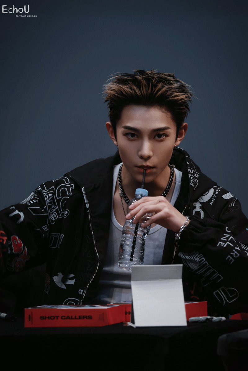 EchoU_6's tweet image. 20260117 

👀

#LNGSHOT #롱샷 #RYUL #률