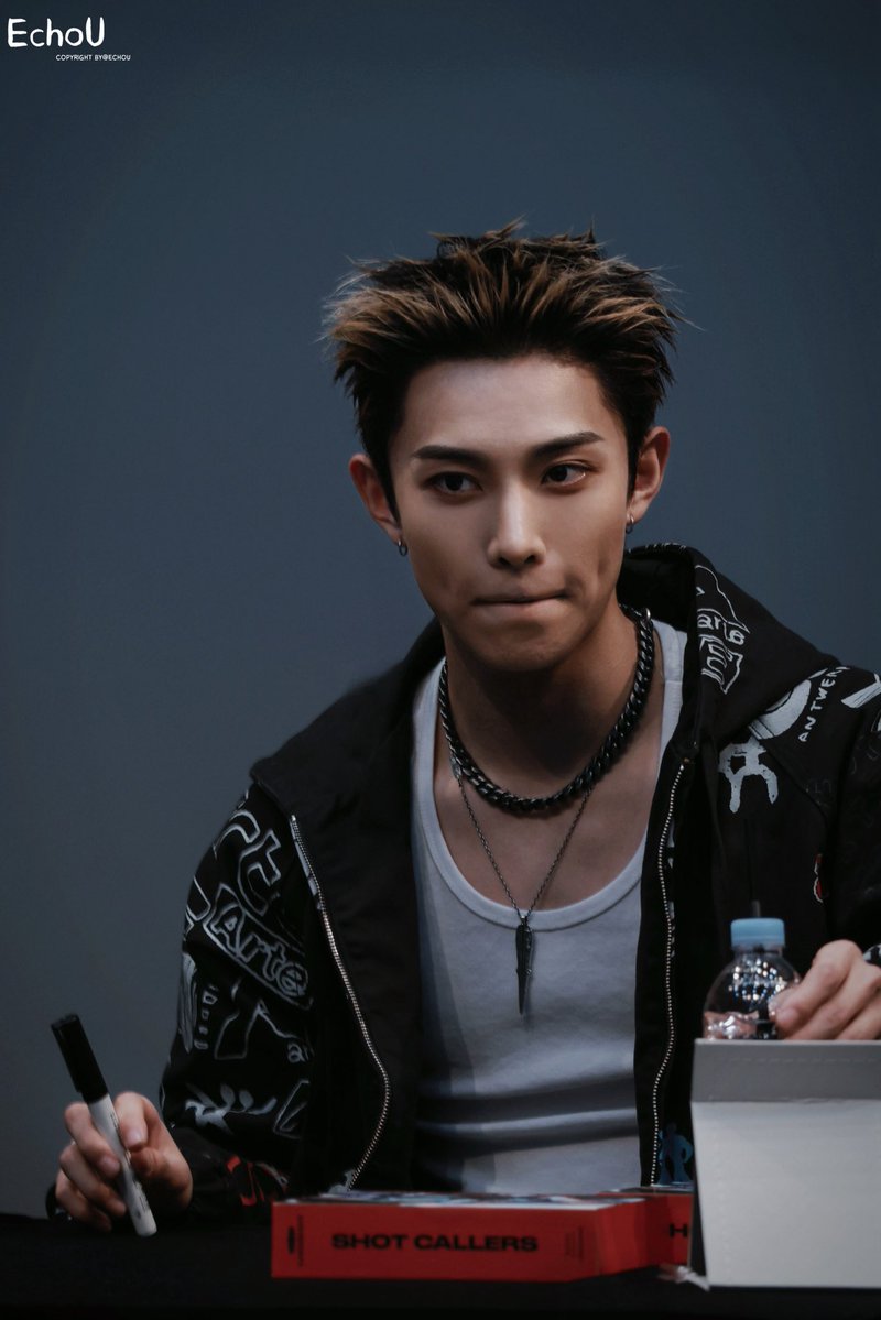 EchoU_6's tweet image. 20260117 

👀

#LNGSHOT #롱샷 #RYUL #률